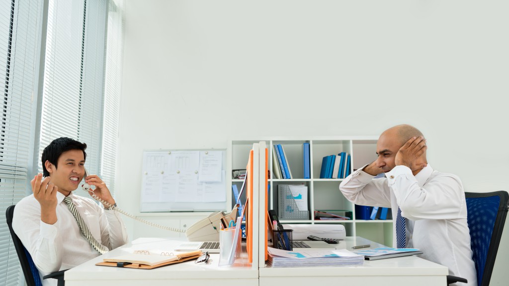 annoyance_men_noise_desk_office_sitting