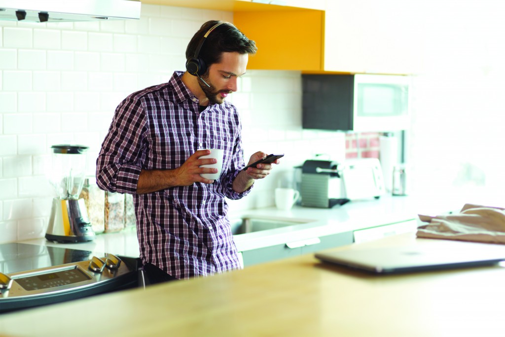 Voyager_Focus_male_kitchen_06JUL15