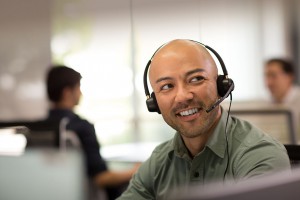 EncorePro_520_call_center_man_smiling_screen_rgb_02OCT14-S